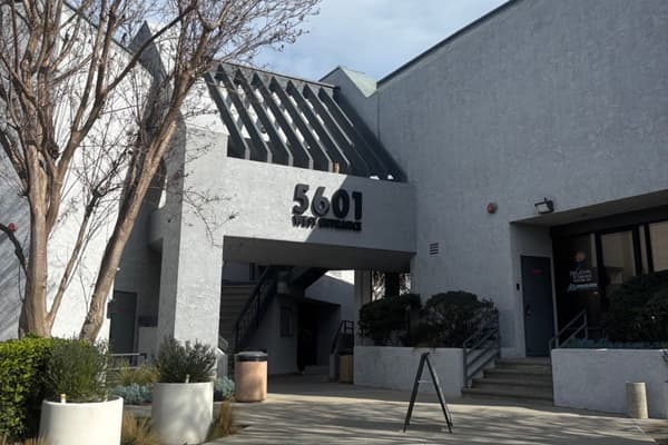 Exterior view of Advanced Pain Medical Group's Culver City, CA, location