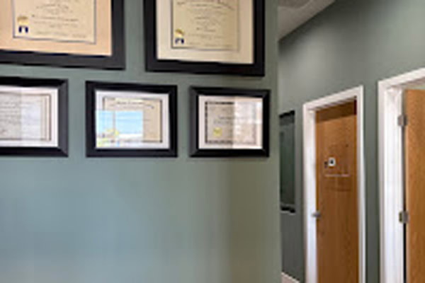 Photograph of Advanced Pain Medical Group's Burbank, California, clinic location