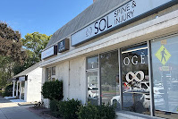 Photograph of Advanced Pain Medical Group's Burbank, California, clinic location