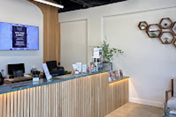 Photograph of Advanced Pain Medical Group's Burbank, California, clinic location