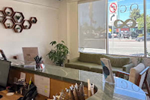 Photograph of Advanced Pain Medical Group's Burbank, California, clinic location