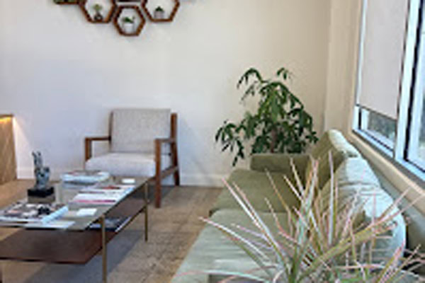 Photograph of Advanced Pain Medical Group's Burbank, California, clinic location