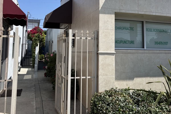 Photograph of Advanced Pain Medical Group's Cheviot Hills, California, clinic location