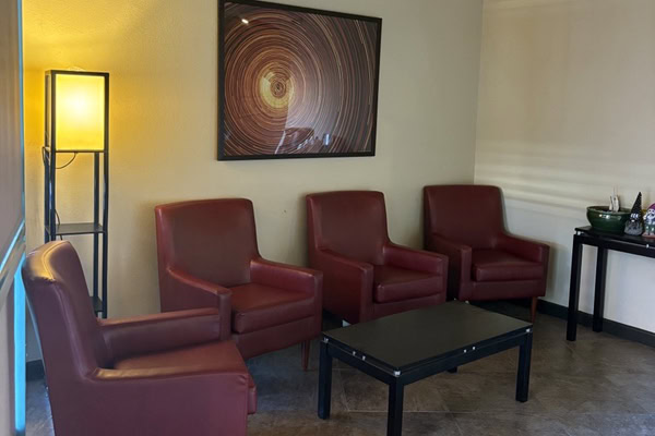 Photograph of Advanced Pain Medical Group's Valencia, California, clinic location