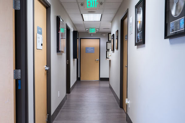 Photograph of Advanced Pain Medical Group's West Hills, California, clinic location