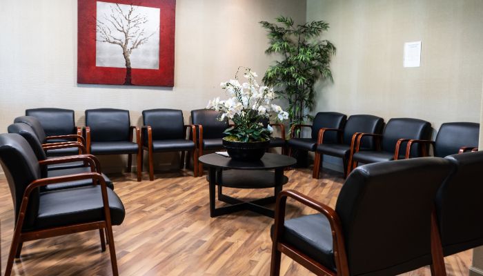 Apmg Lobby - Advanced Pain Medical Group Photograph Of Advanced Pain Medical Group'S Bakersfield, California, Clinic Location