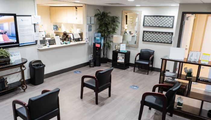 Lobby Apmg - Advanced Pain Medical Group Photograph Of Advanced Pain Medical Group'S Bakersfield, California, Clinic Location